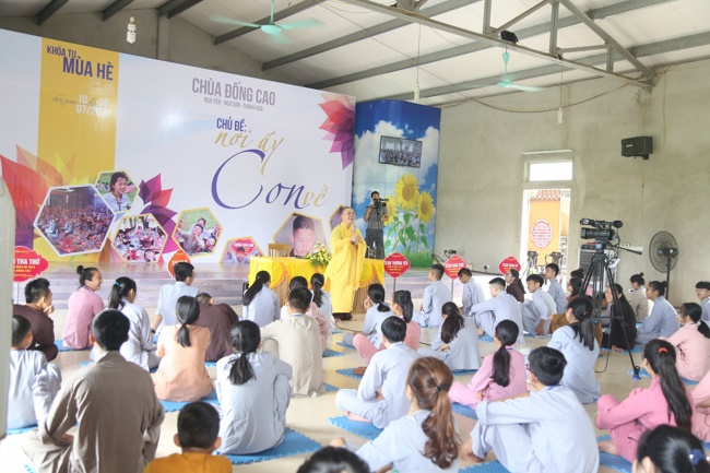 The second day of the summer retreat at Dong Cao pagoda