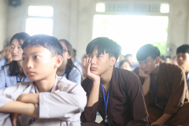 The second day of the summer retreat at Dong Cao pagoda