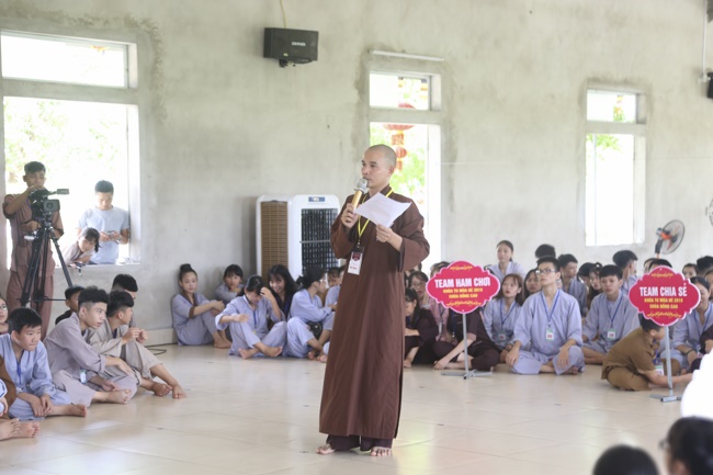 The second day of the summer retreat at Dong Cao pagoda