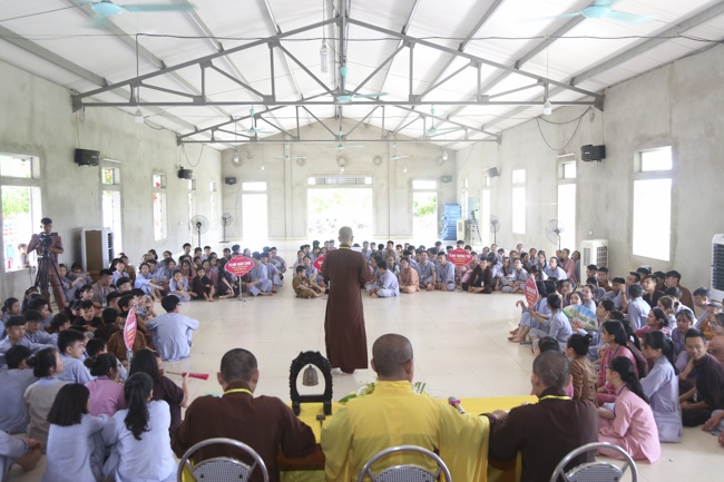 The second day of the summer retreat at Dong Cao pagoda