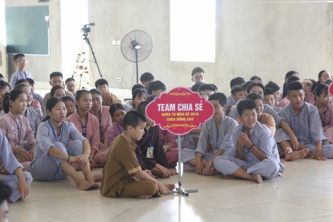 The second day of the summer retreat at Dong Cao pagoda