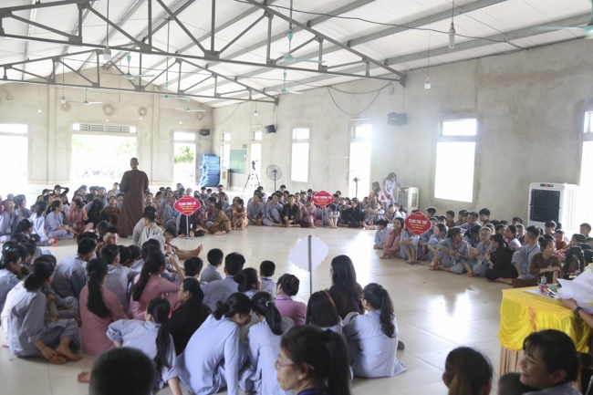 The second day of the summer retreat at Dong Cao pagoda