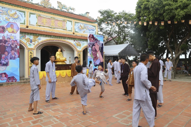 The second day of the summer retreat at Dong Cao pagoda