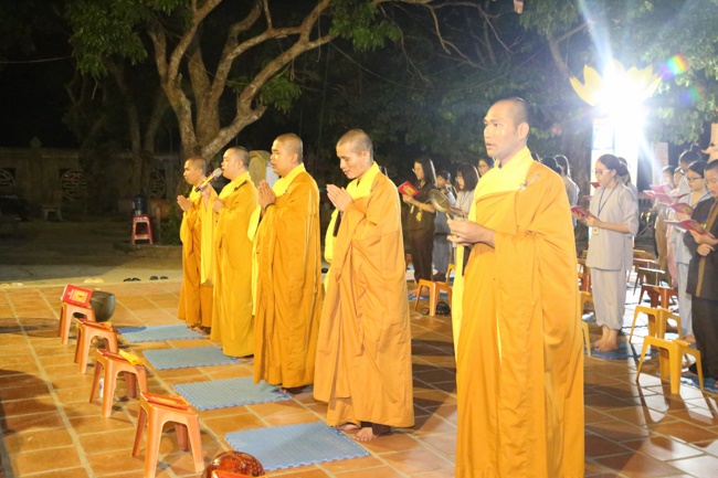The second day of the summer retreat at Dong Cao pagoda