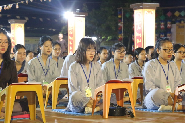 The second day of the summer retreat at Dong Cao pagoda