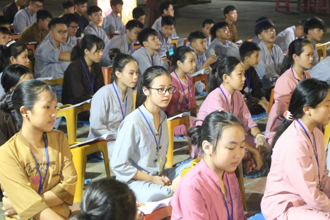 The second day of the summer retreat at Dong Cao pagoda