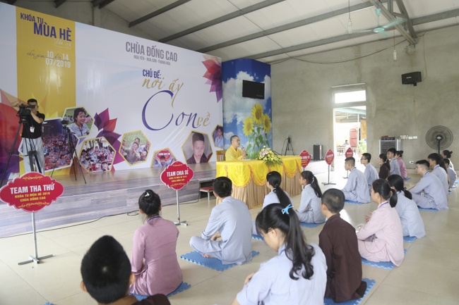 The second day of the summer retreat at Dong Cao pagoda