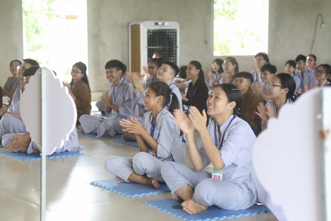 The second day of the summer retreat at Dong Cao pagoda