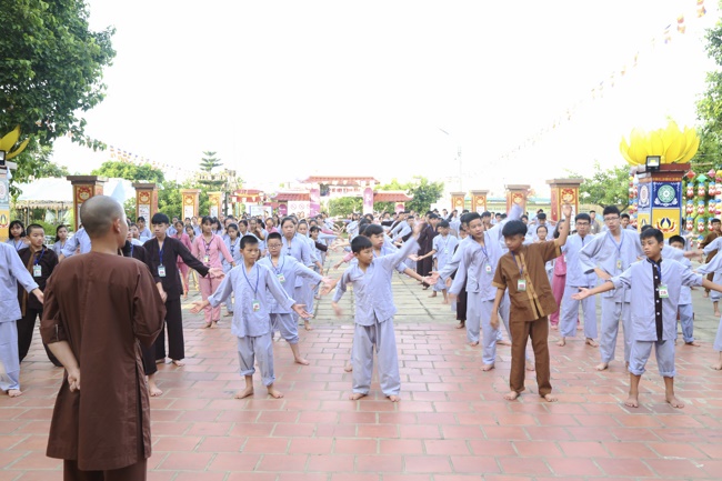 The third day of the summer retreat at Dong Cao pagoda