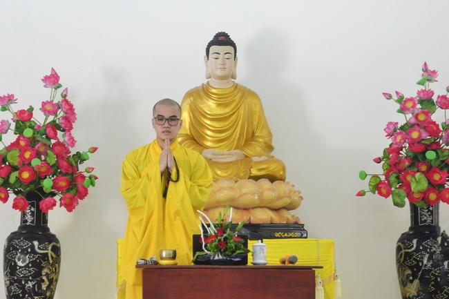 A quiet day practice at Can Mon Pagoda