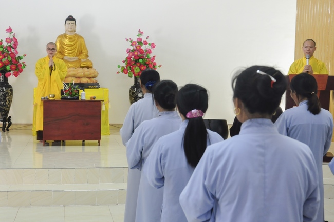 A quiet day practice at Can Mon Pagoda