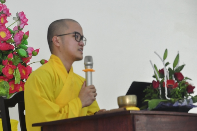 A quiet day practice at Can Mon Pagoda