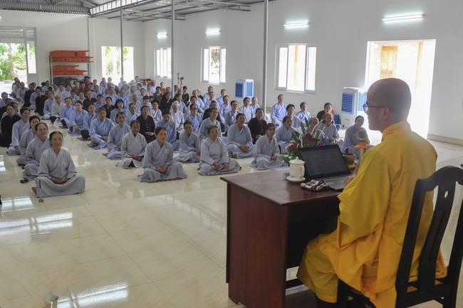 A quiet day practice at Can Mon Pagoda