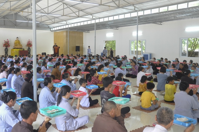 A quiet day practice at Can Mon Pagoda
