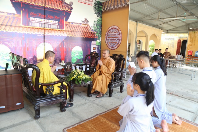 The fourth day of summer retreat at Dong Cao pagoda