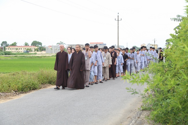 The fourth day of summer retreat at Dong Cao pagoda