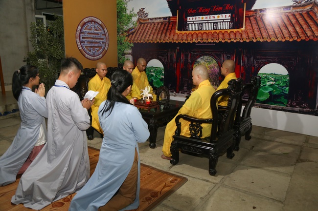The fourth day of summer retreat at Dong Cao pagoda