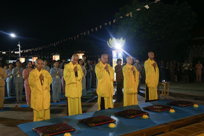 The fourth day of summer retreat at Dong Cao pagoda