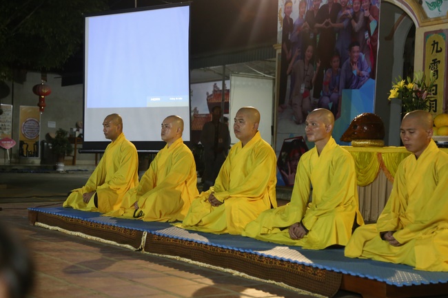 The fourth day of summer retreat at Dong Cao pagoda