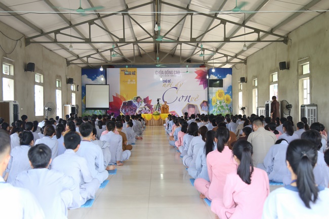 The fourth day of summer retreat at Dong Cao pagoda