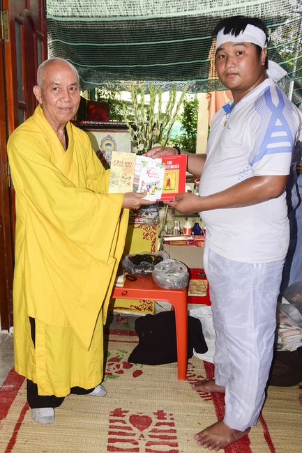 Cầu siêu và phóng sanh ở biển Cần Giờ