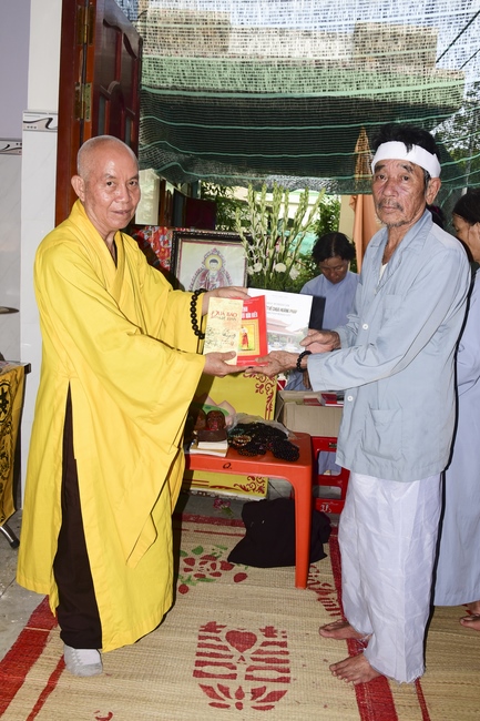 Cầu siêu và phóng sanh ở biển Cần Giờ