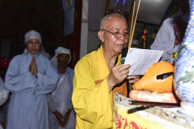 Cầu siêu và phóng sanh ở biển Cần Giờ