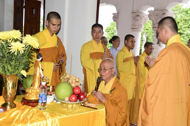 Cầu siêu và phóng sanh ở biển Cần Giờ