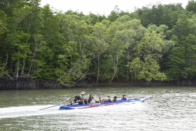 Cầu siêu và phóng sanh ở biển Cần Giờ