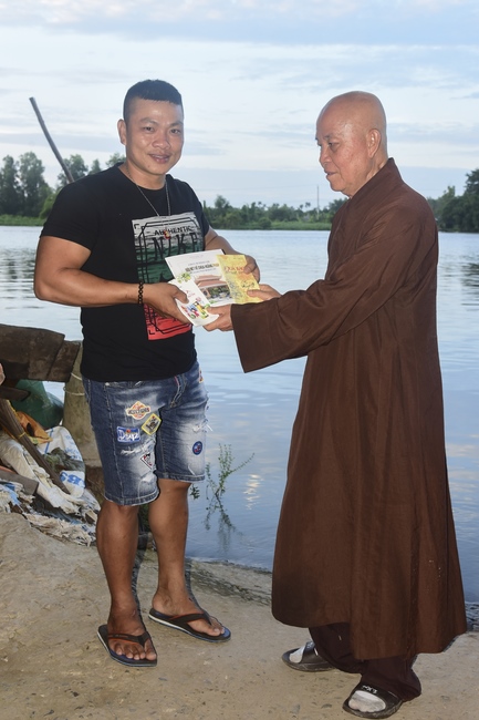 Cầu siêu và phóng sanh ở Củ Chi