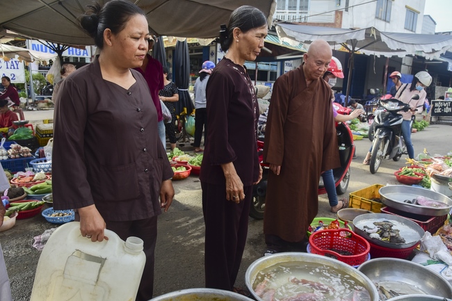 Cầu siêu và phóng sanh ở Củ Chi