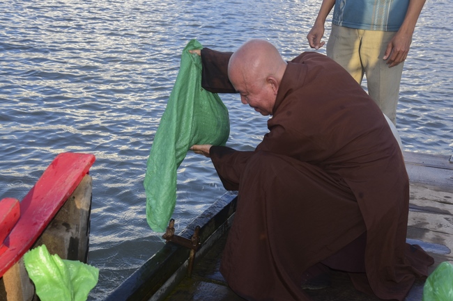 Cầu siêu và phóng sanh ở Củ Chi