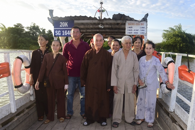 Cầu siêu và phóng sanh ở Củ Chi