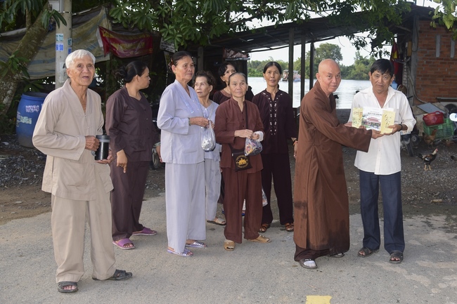 Cầu siêu và phóng sanh ở Củ Chi