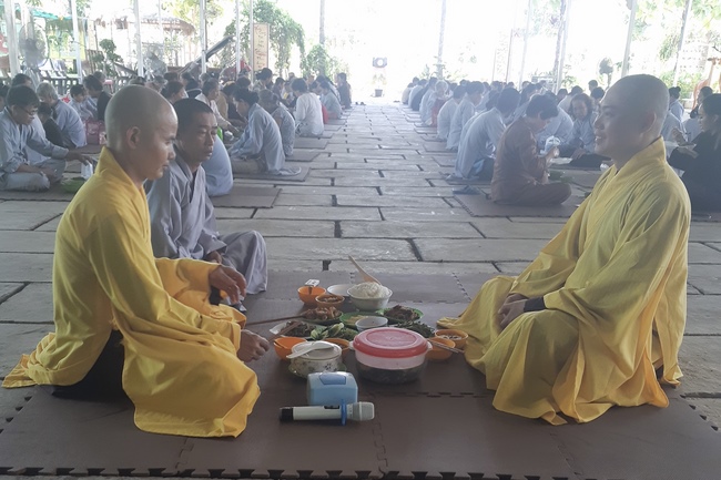 One-day Retreat at Hoang Phap Pagoda in Cambodia