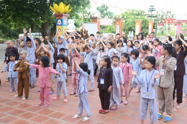 One-day Retreat - Ending the Playground “Sowing Lotus Seeds” at Dong Cao pagoda