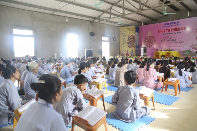 One-day Retreat - Ending the Playground “Sowing Lotus Seeds” at Dong Cao pagoda