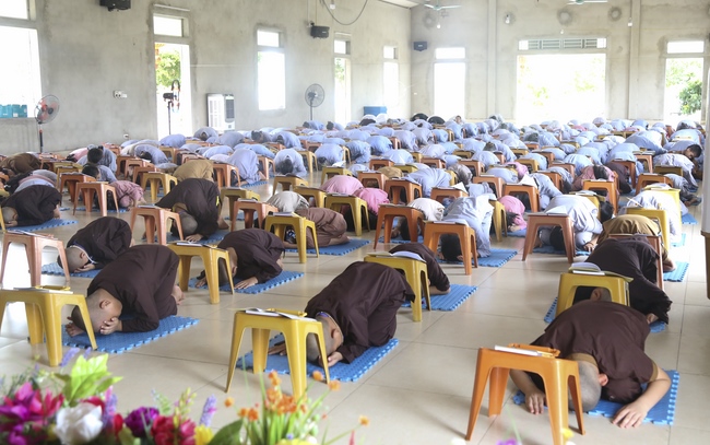 One-day Retreat - Ending the Playground “Sowing Lotus Seeds” at Dong Cao pagoda
