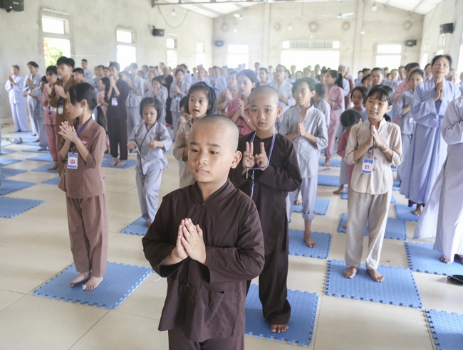One-day Retreat - Ending the Playground “Sowing Lotus Seeds” at Dong Cao pagoda