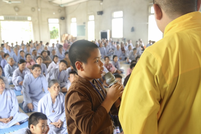 One-day Retreat - Ending the Playground “Sowing Lotus Seeds” at Dong Cao pagoda