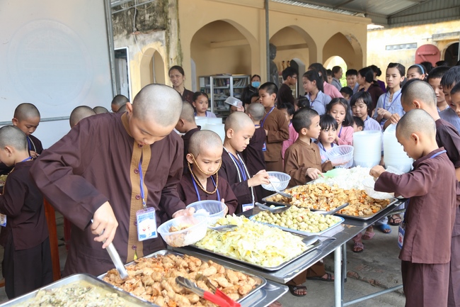 One-day Retreat - Ending the Playground “Sowing Lotus Seeds” at Dong Cao pagoda