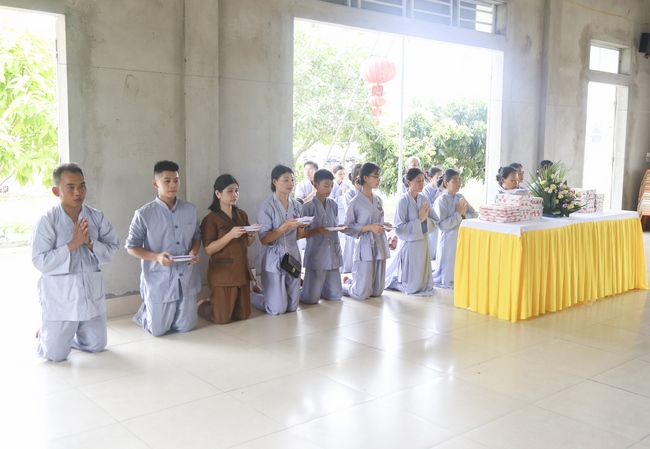 One-day Retreat - Ending the Playground “Sowing Lotus Seeds” at Dong Cao pagoda
