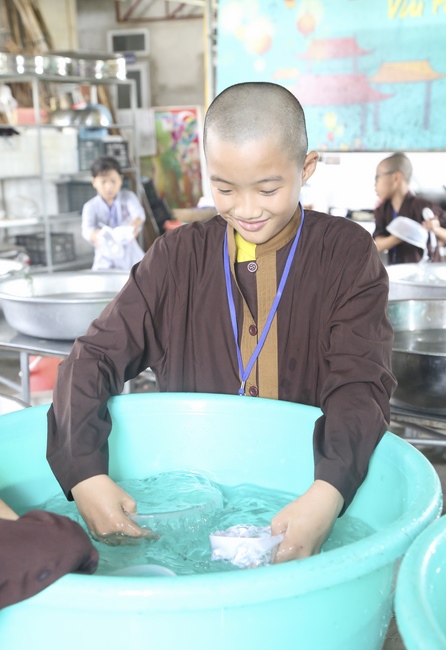 One-day Retreat - Ending the Playground “Sowing Lotus Seeds” at Dong Cao pagoda