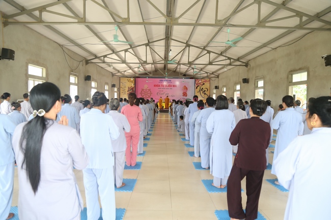 One-day Retreat - Ending the Playground “Sowing Lotus Seeds” at Dong Cao pagoda