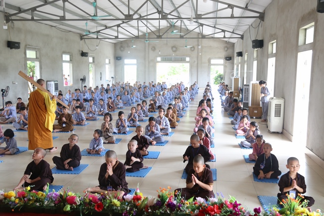 One-day Retreat - Ending the Playground “Sowing Lotus Seeds” at Dong Cao pagoda