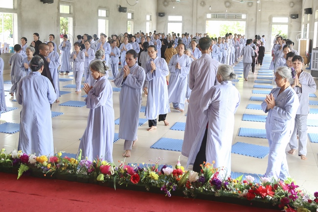 One-day Retreat - Ending the Playground “Sowing Lotus Seeds” at Dong Cao pagoda