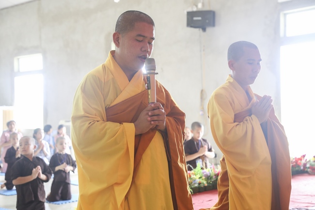 One-day Retreat - Ending the Playground “Sowing Lotus Seeds” at Dong Cao pagoda