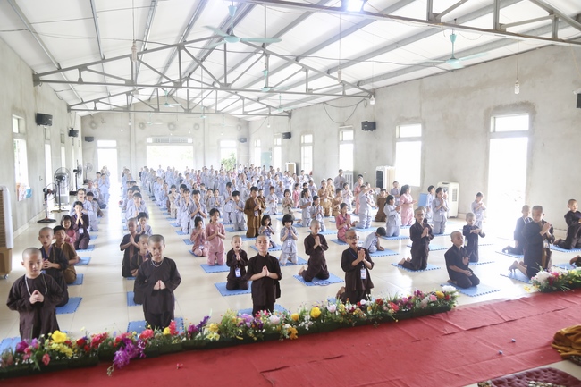 One-day Retreat - Ending the Playground “Sowing Lotus Seeds” at Dong Cao pagoda
