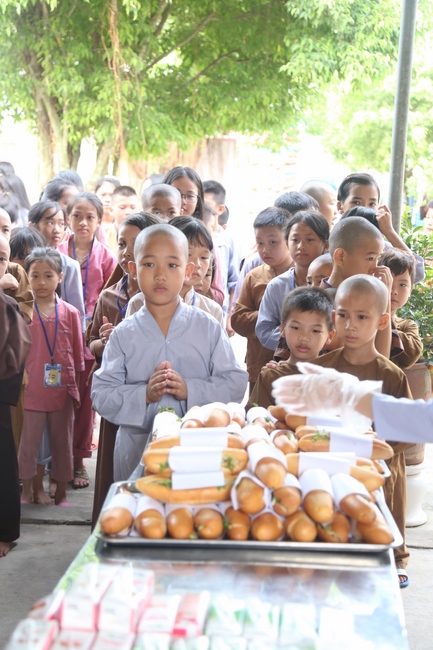 One-day Retreat - Ending the Playground “Sowing Lotus Seeds” at Dong Cao pagoda