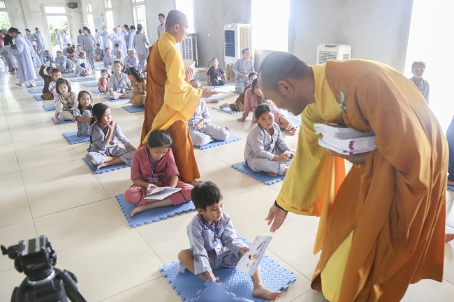 One-day Retreat - Ending the Playground “Sowing Lotus Seeds” at Dong Cao pagoda